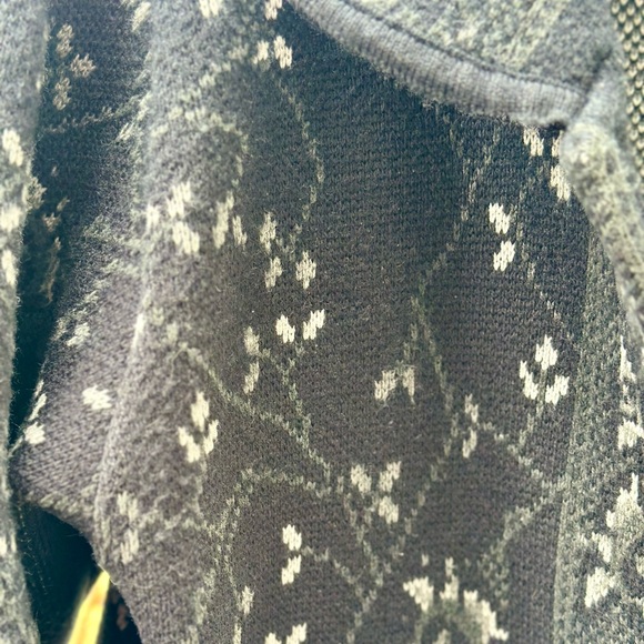 Indutexsa Womens Thick Knit Charcoal Gray Floral Jacket - Picture 7 of 12